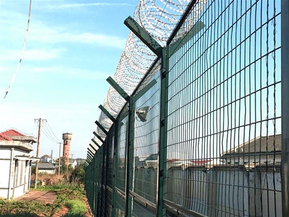 昆明养殖场围栏网批发商给大家讲讲养殖场围栏网的安装方法