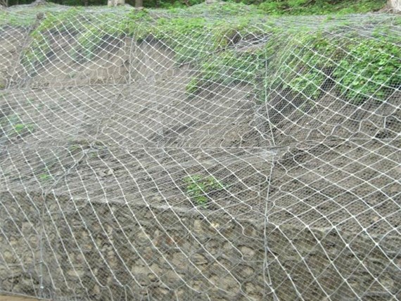 云南北辛商贸护栏网厂家分享边坡防护网的施工要求