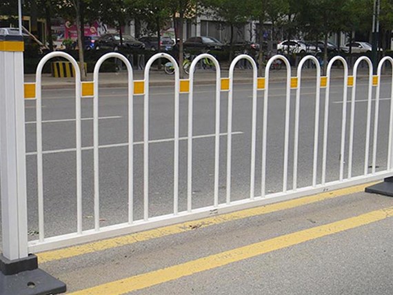 市政道路护栏网的高度有什么标准要求？云南北辛护栏网厂家分享