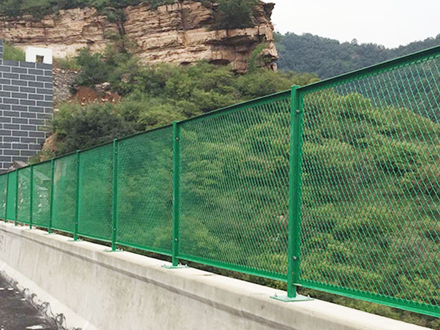 腾冲护栏网厂家_锌钢护栏网、边坡防护网